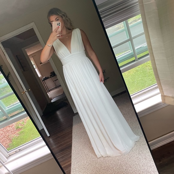 Beautiful white dress *only worn once!* - Picture 3 of 5